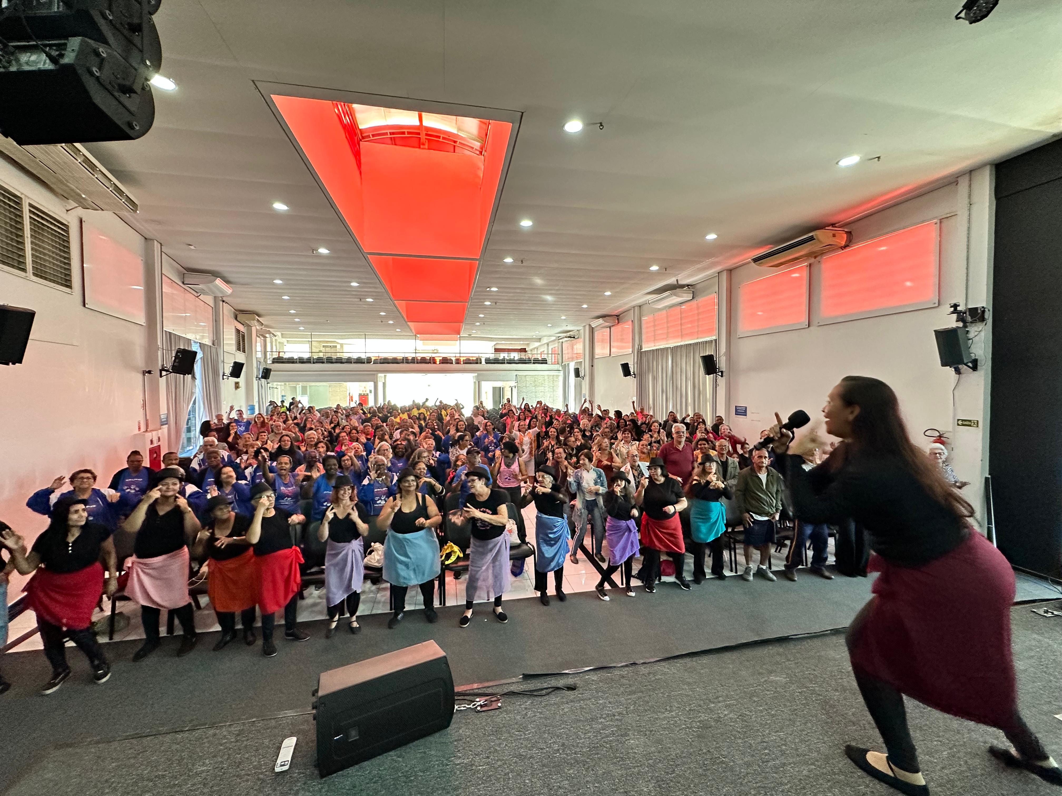 Programação incluiu atividades voltadas para o lazer, a socialização e a prática de exercícios físicos entre os idosos