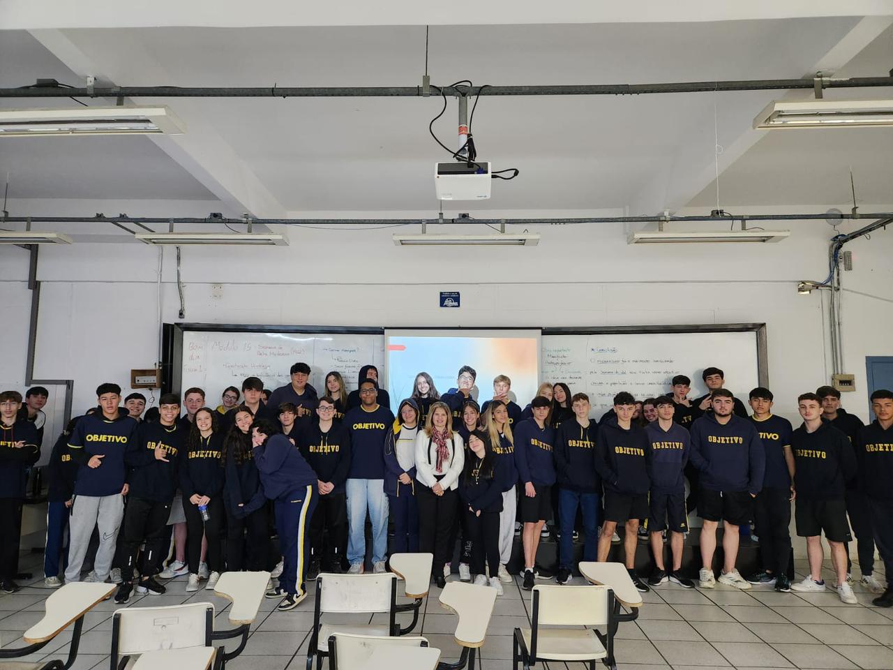 Estudantes demonstraram interesse e fizeram várias perguntas, em especial sobre cigarros eletrônicos