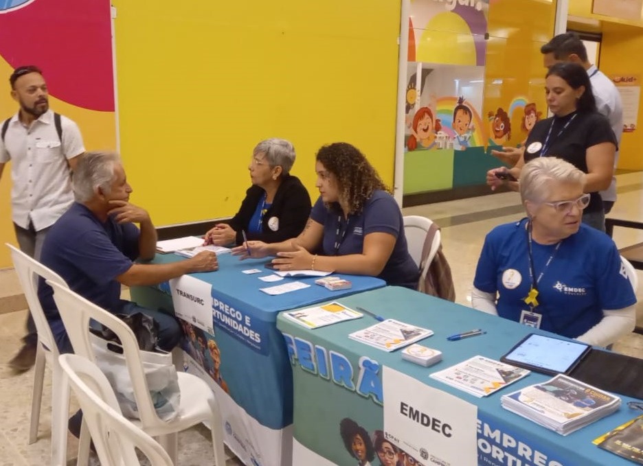 No evento desta sexta, os participantes puderam acessar serviços da Emdec, como emitir credenciais de vagas exclusivas; consultar ou abrir protocolos; e acessar informações sobre multas de trânsito 