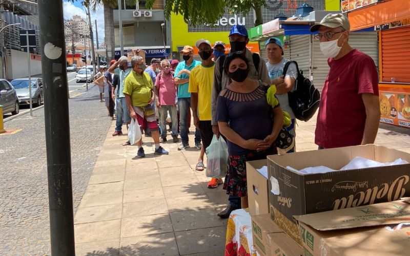 Entrega de lanches no dia do Natal ocorre há 14 anos