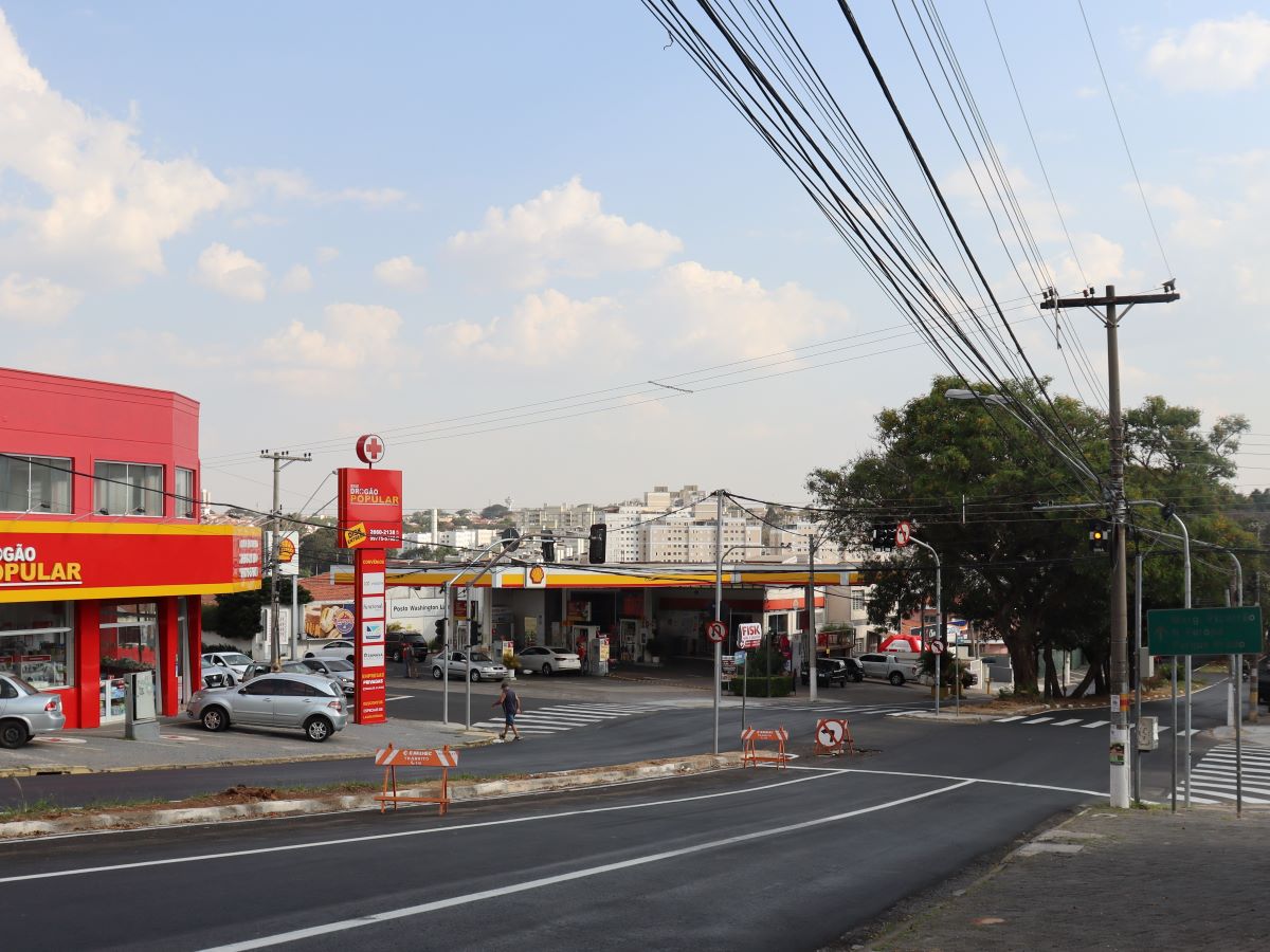  Com utilização de parte do canteiro central, conversão à direita já é possível