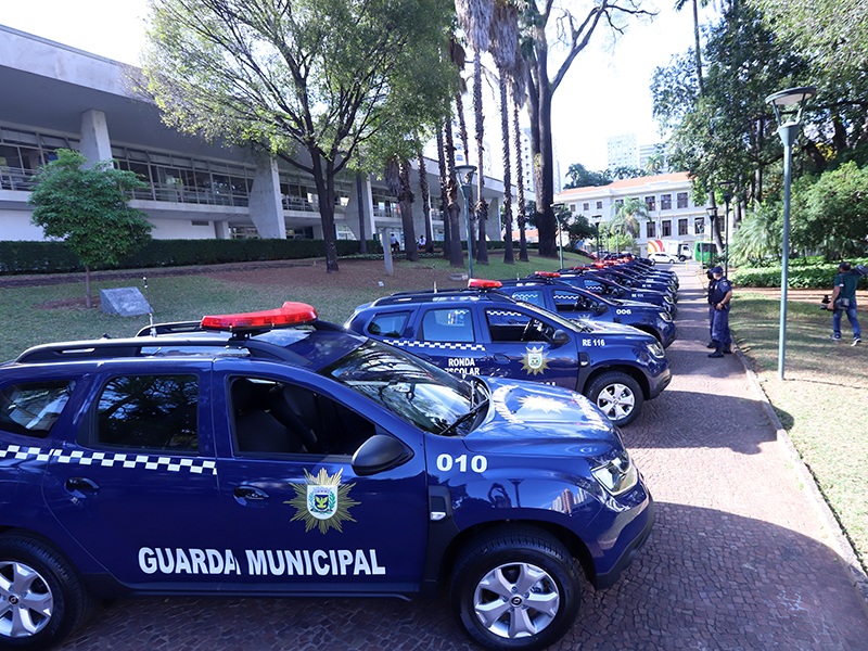 Além dos 20 carros entregues hoje, outros 32 chegam em cerca de 15 dias. 