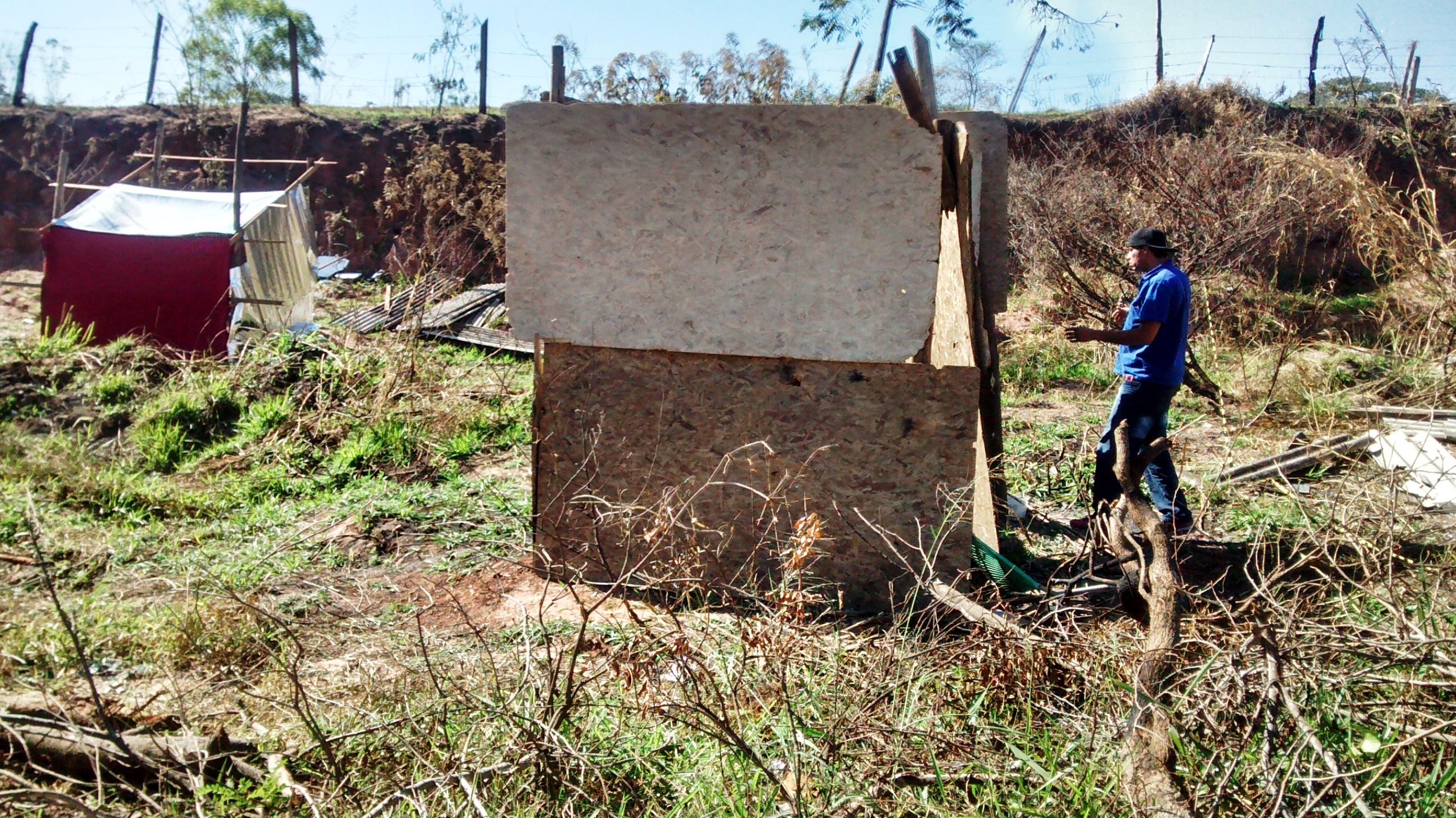 Agentes da Habitação removeram demarcação irregular