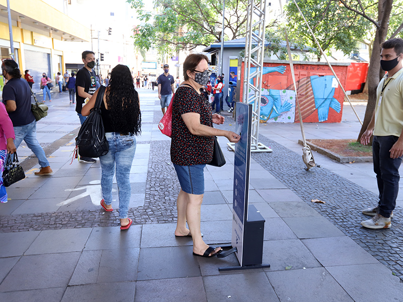 Álcool gel está disponível nos pit stops da rua 13 de Maio