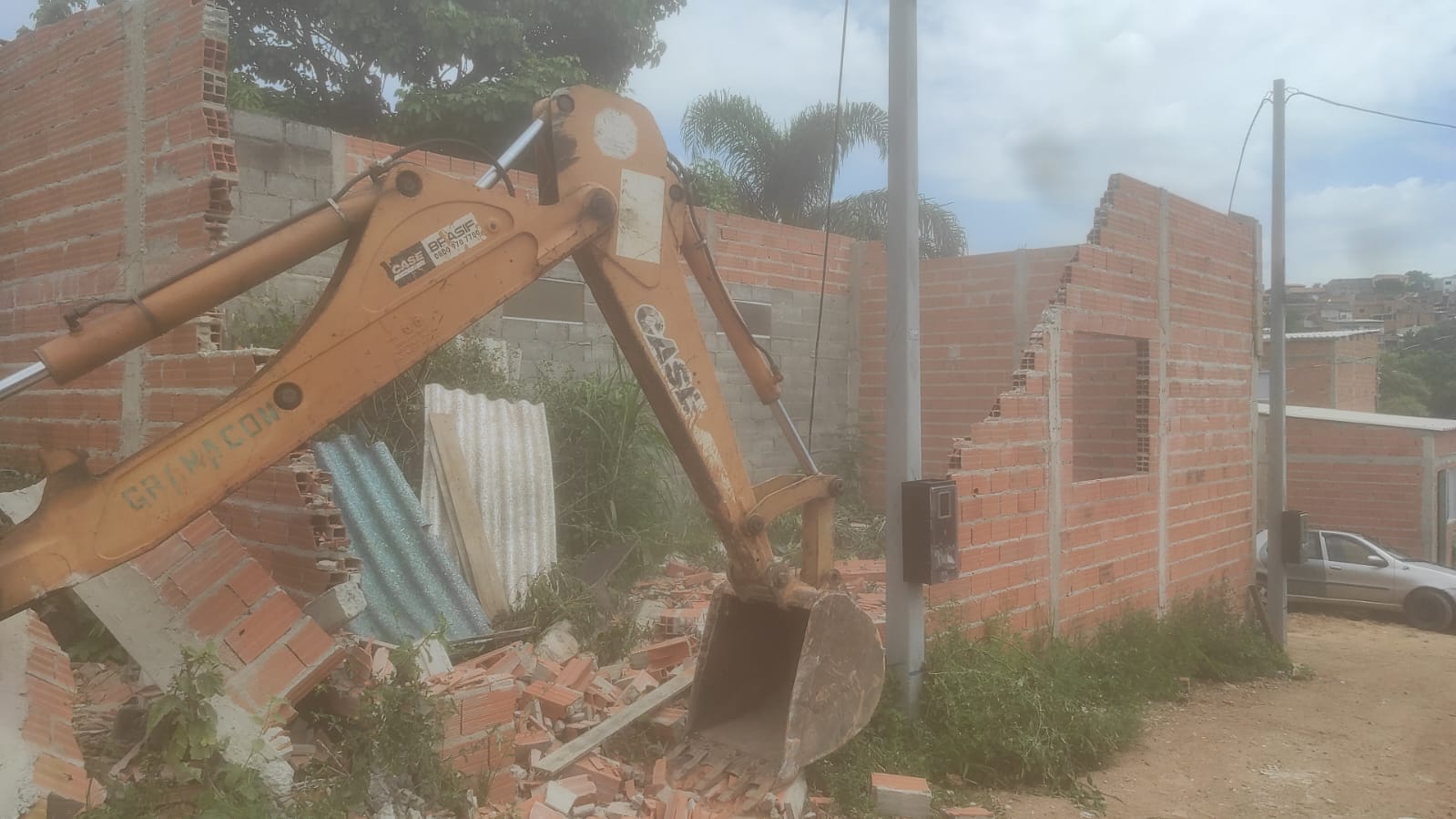 Local tinha sete imóveis em construção, que foram demolidos