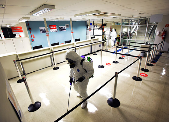 Áreas internas de atendimento ao público também recebem cuidados