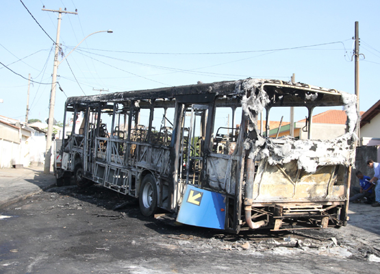 Um dos ônibus atacados