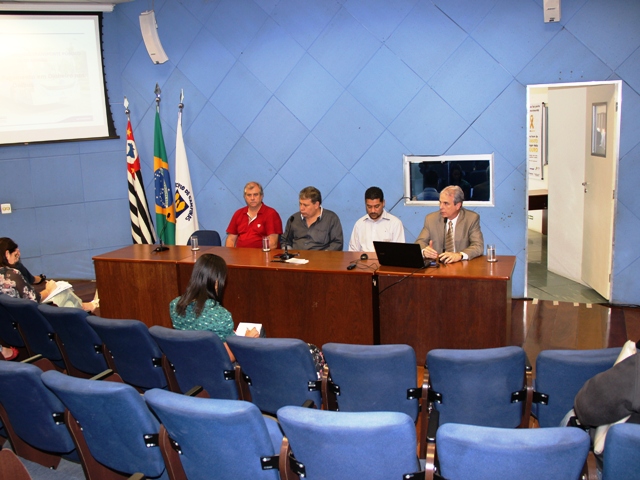 Barreiro mostrou para os vereadores números e projetos do setor