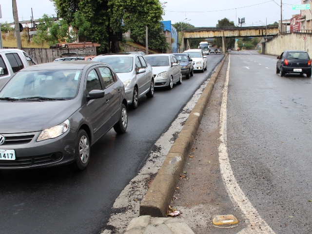 Canteiro central deu lugar à terceira faixa