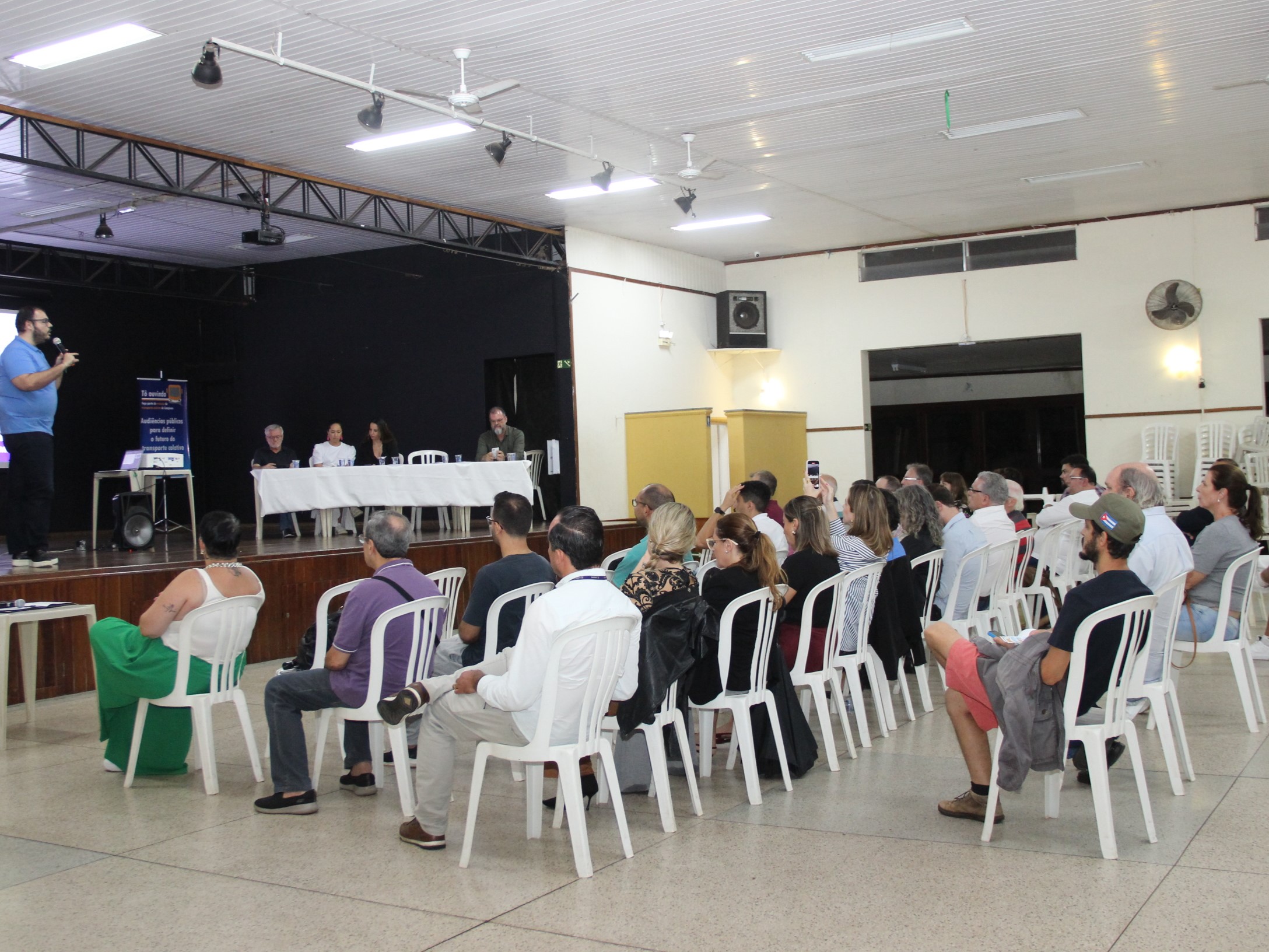 A audiência pública realizada no Salão Paroquial da Igreja Santa Isabel reuniu 47 pessoas