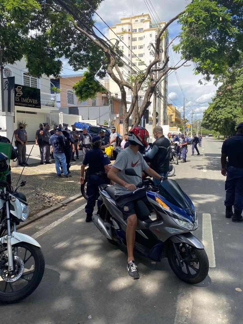 Motoristas responsáveis por infrações foram multados