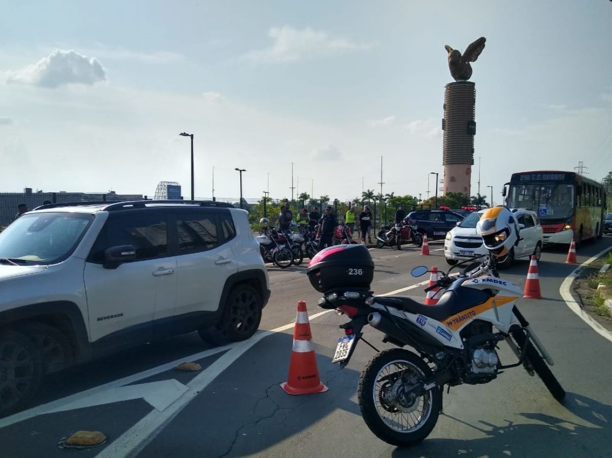 Foram 26 autuações no total, 24 aplicadas a motocicletas e duas para automóveis; quatro motos e dois carros foram removidos ao Pátio Municipal