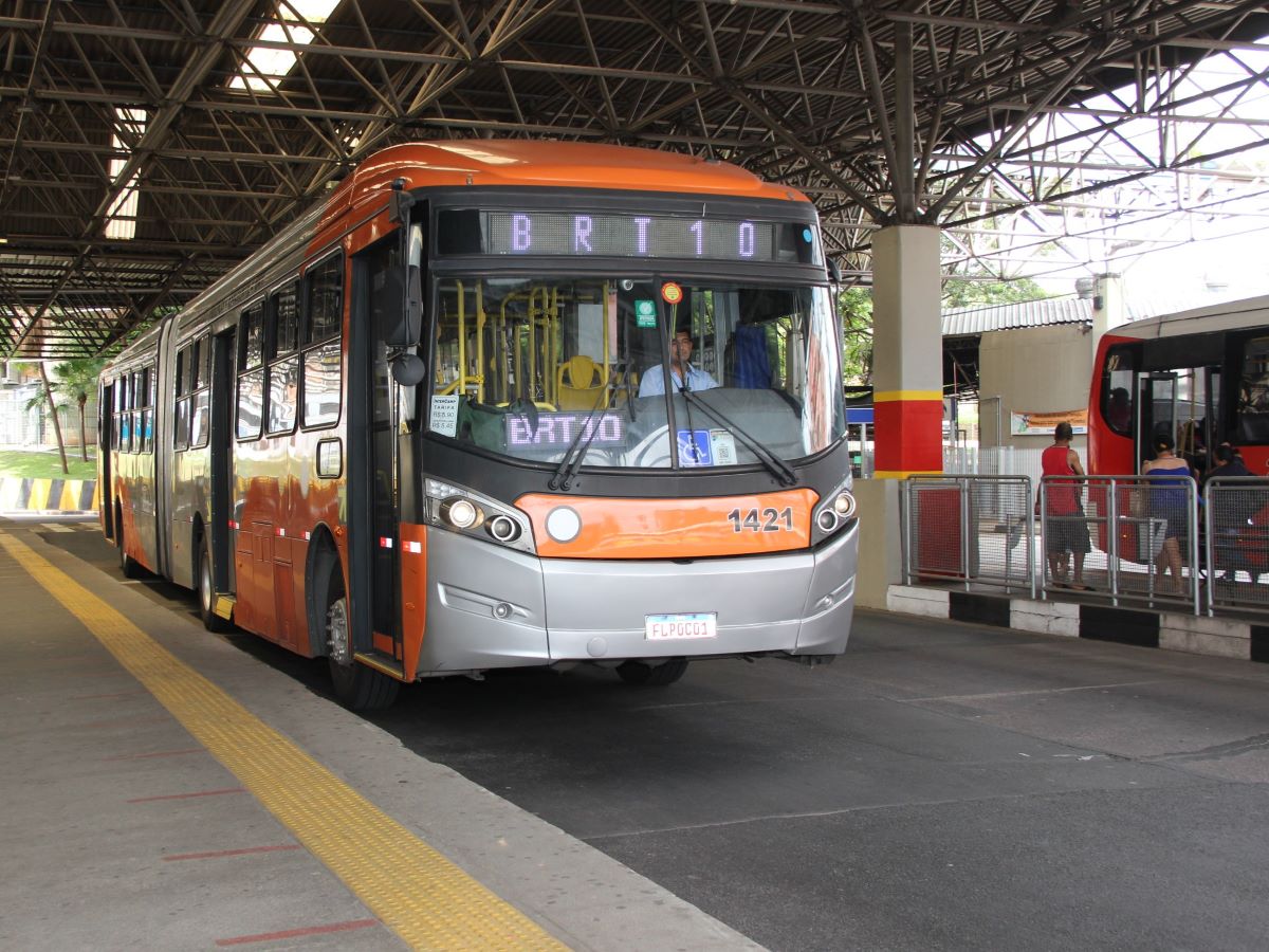 Frota ganha mais cinco ônibus, passando de quatro para nove veículos nos horários de pico, em dias úteis. 