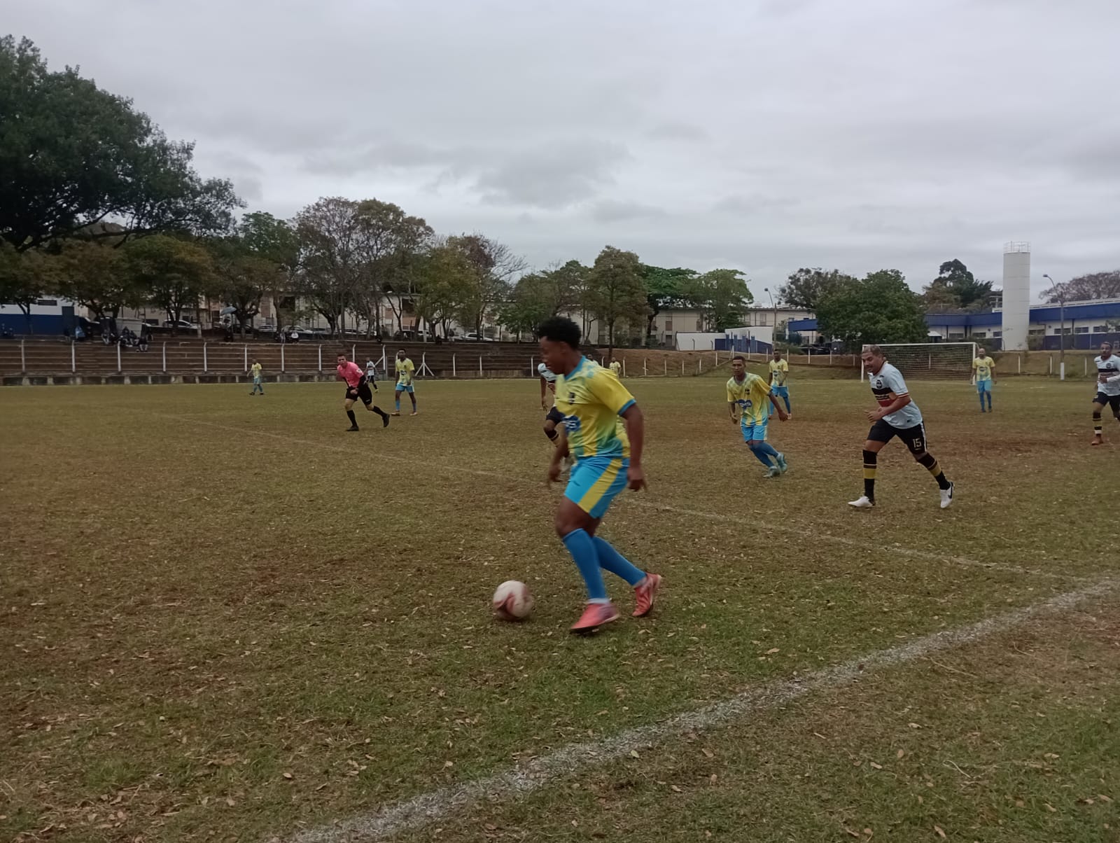 A equipe da Favela Meireles eliminou a Cidade Jardim e agora enfrenta o Unidos Jardim Mercedes para continuar na luta pelo título