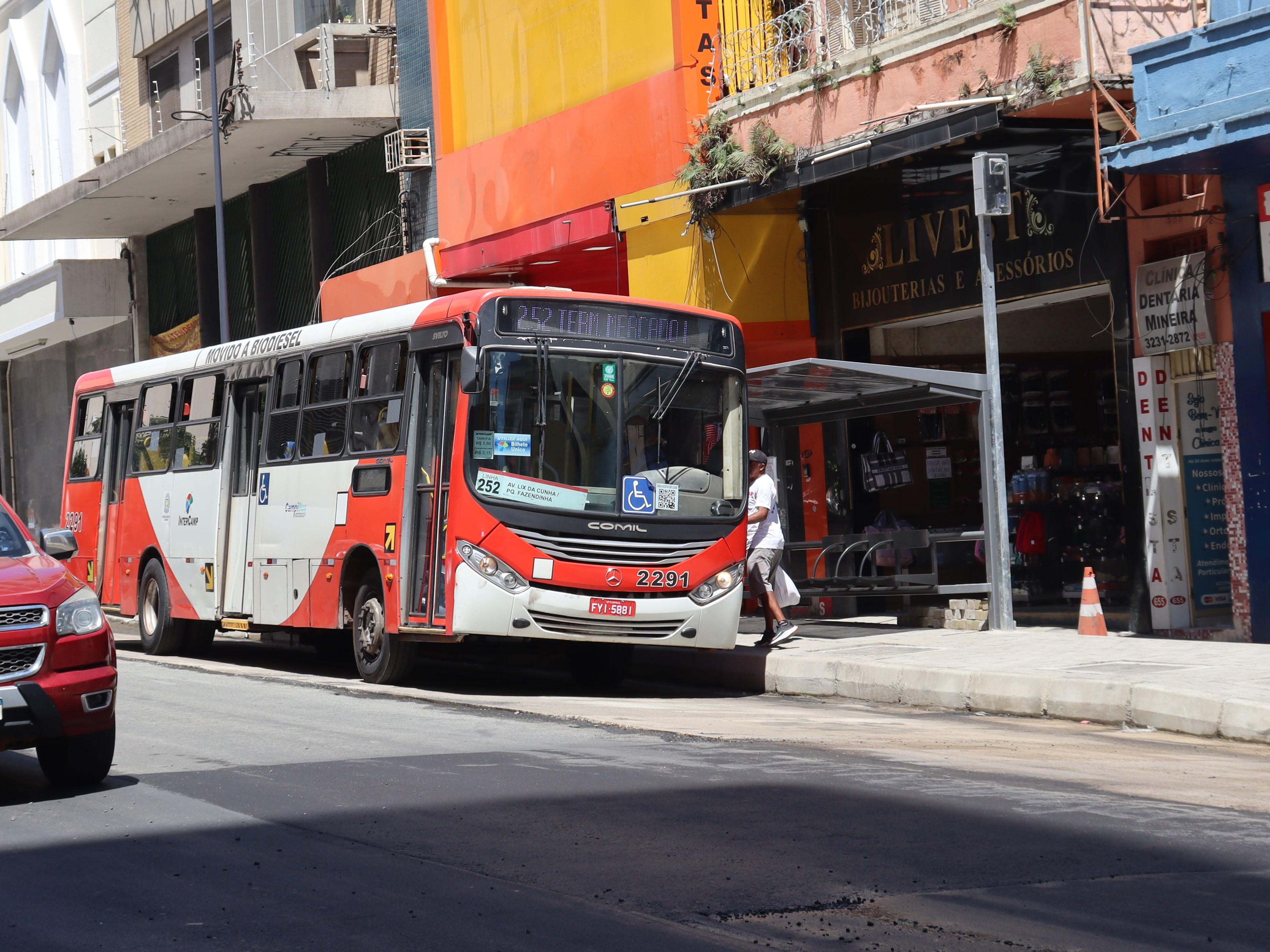 As quatro linhas alteradas transportam cerca de quatro  mil passageiros em dias úteis