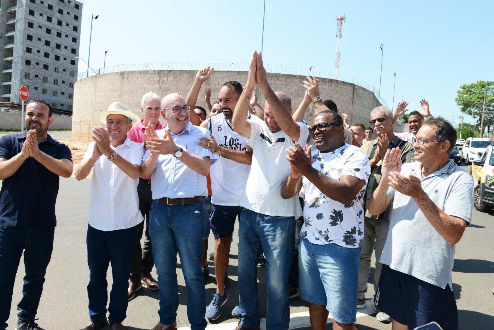 Moradores comemoram finalização das obras