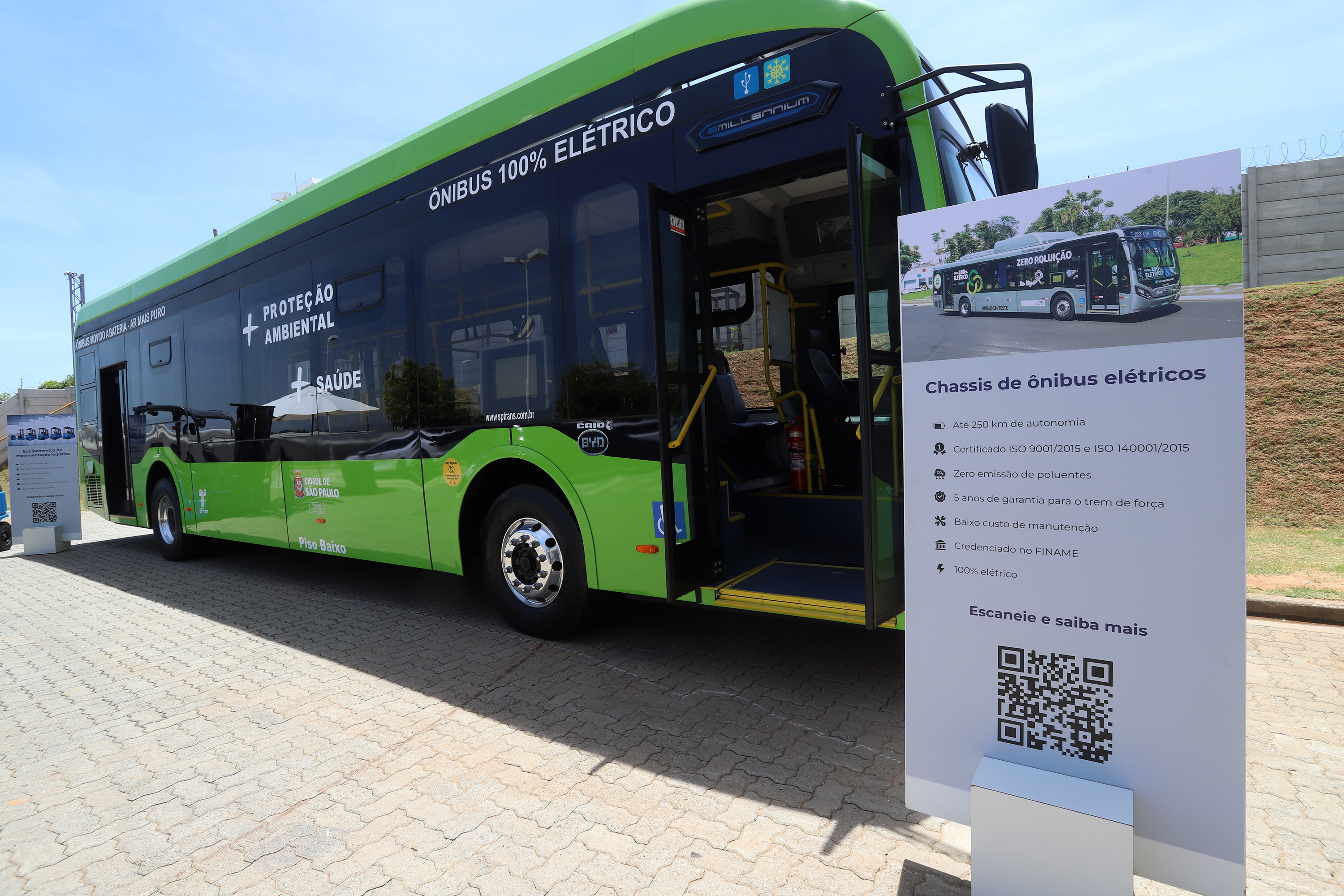 BYD investe em energia limpa, como em ônibus elétricos