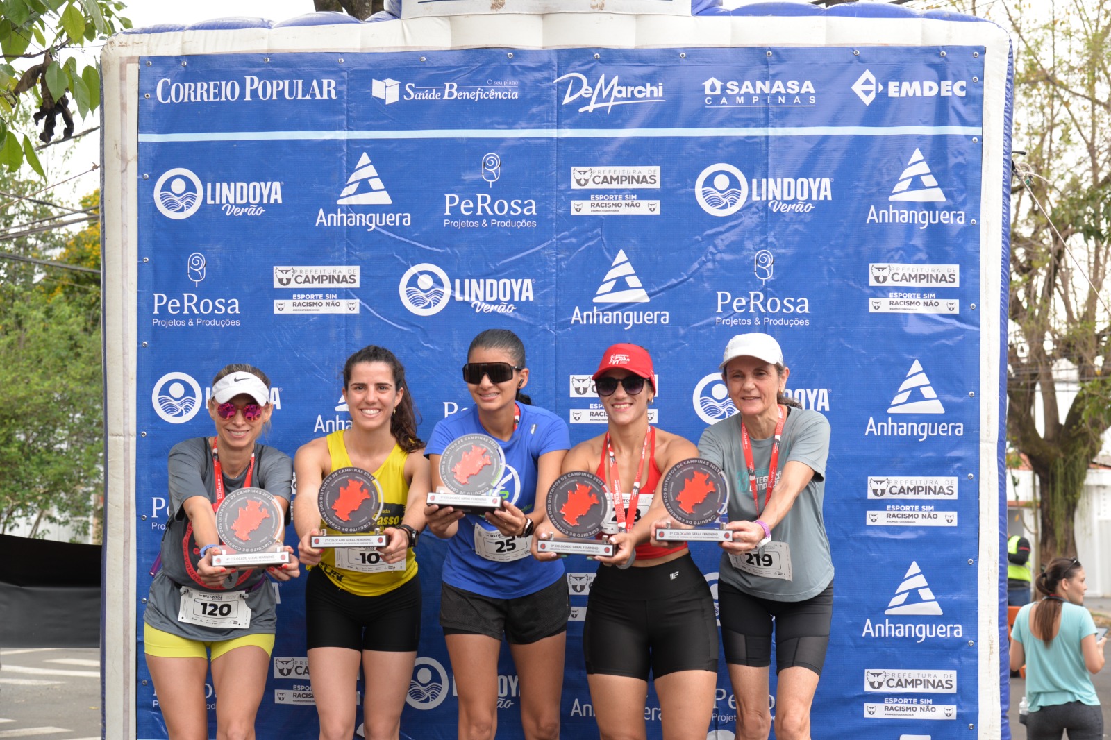 As cinco primeiras colocadas: tempo da vencedora Bruna Michelle foi de 26min25s