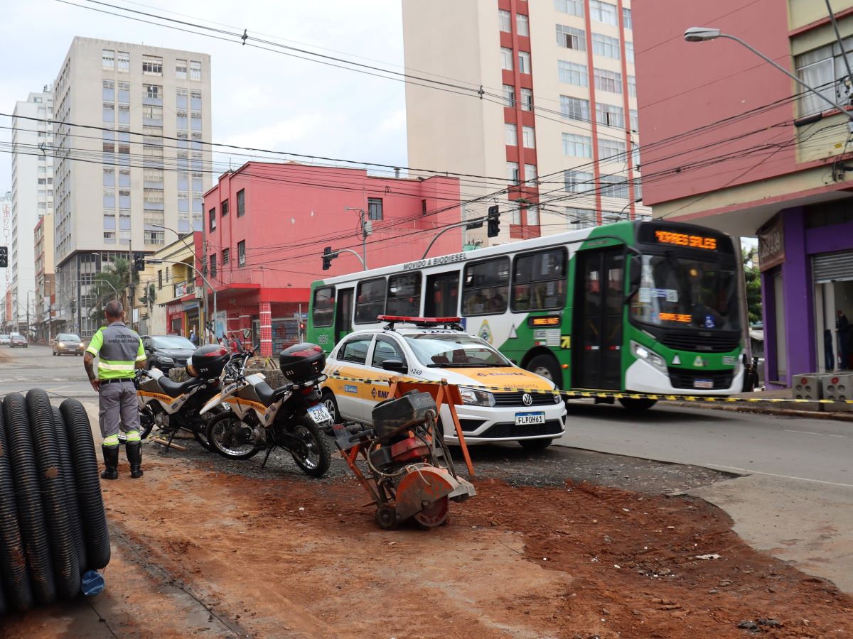 Medida busca melhorar o desempenho dos ônibus durante as obras 