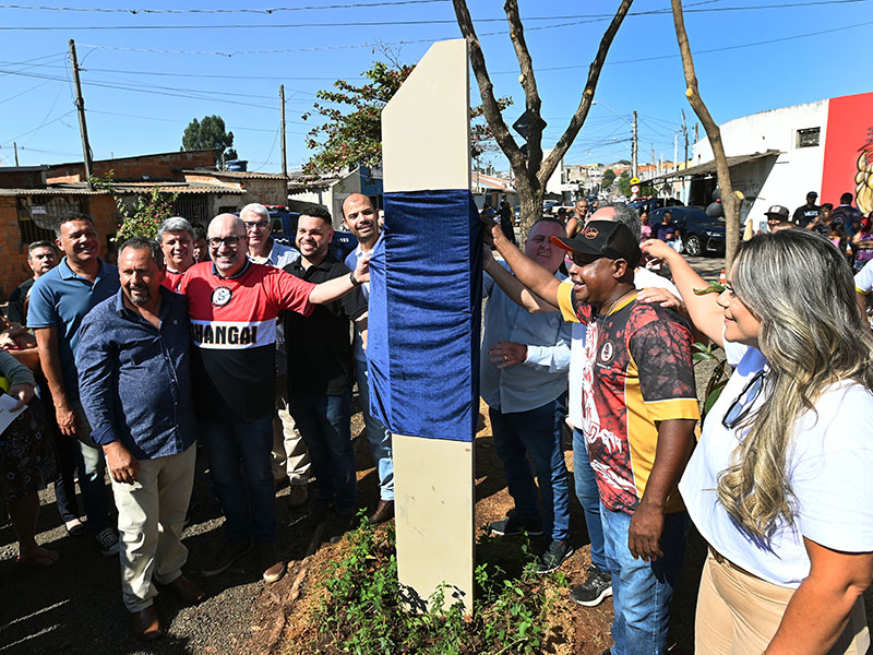 Descerramento da placa de inauguração no Jardim Shangai