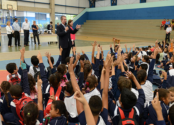 Interação entre prefeito e alunos