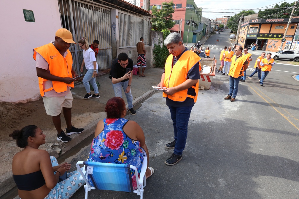 O vice-prefeito, Wanderley de Almeida, durante 5º mutirão contra a dengue em Campinas