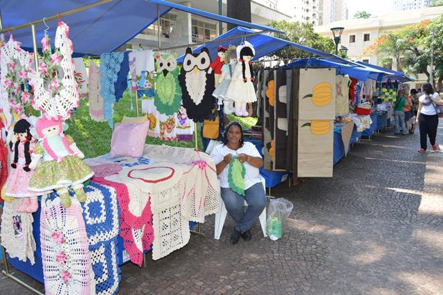 Feira da Economia Solidária em frente ao Paço Municipal