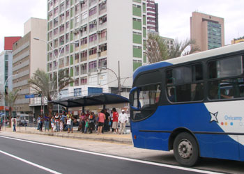 Ônibus em rua de Campinas