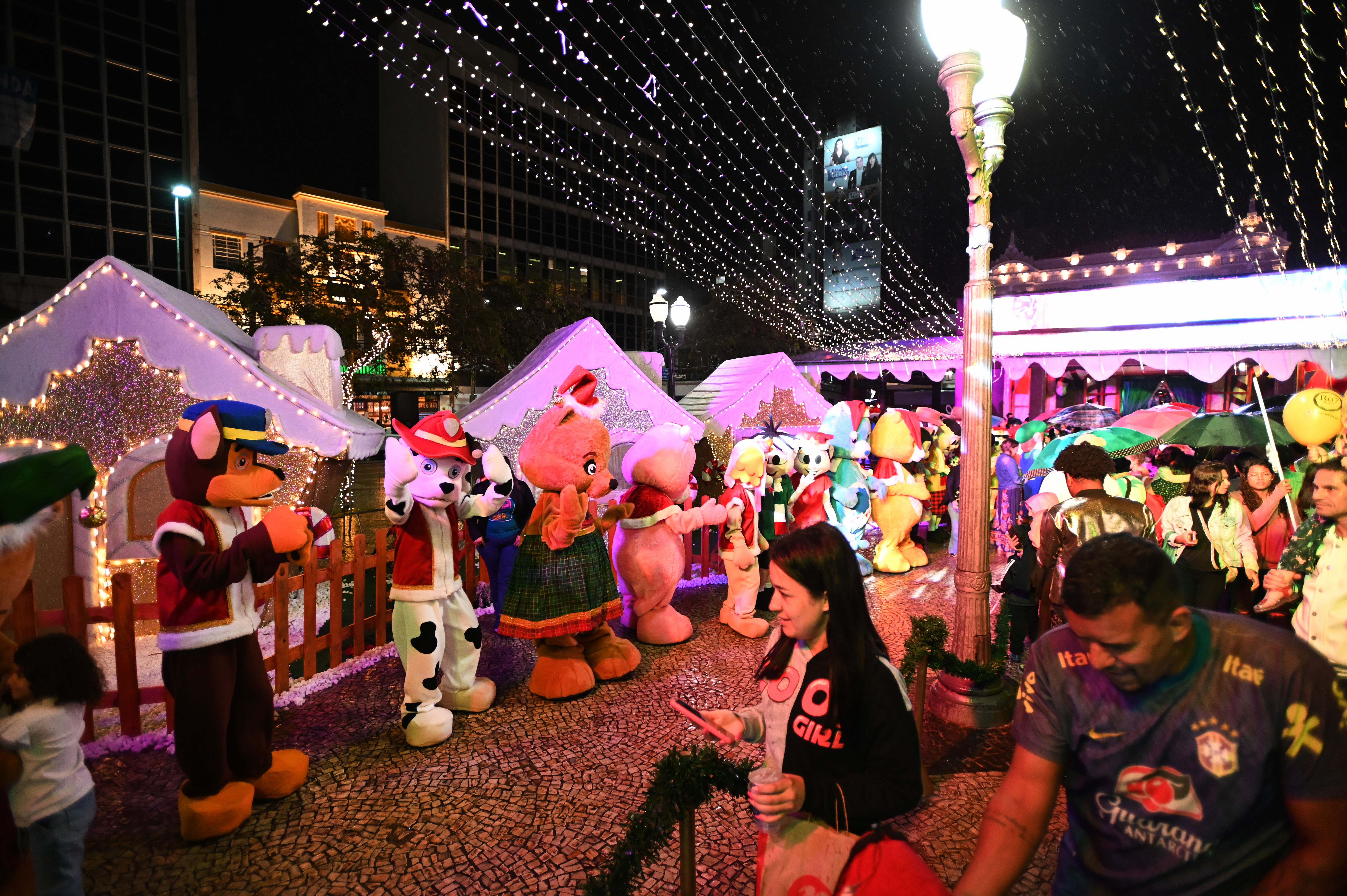 Vila do Papai Noel, inaugurada na última sexta-feira, 24