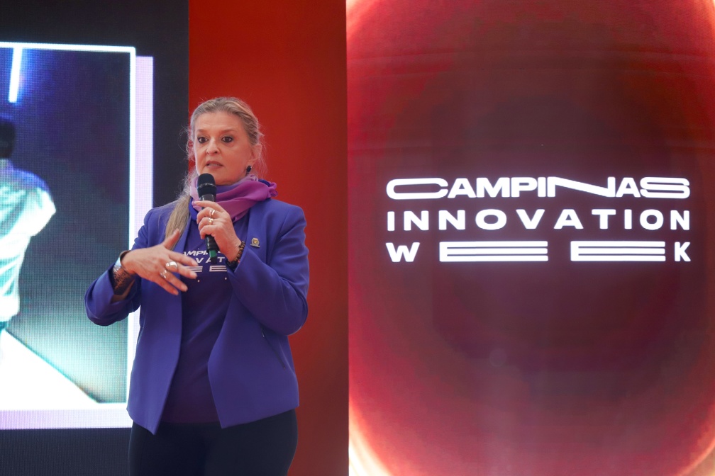 A secretária de Desenvolvimento Econômico, Tecnologia e Inovação, Adriana Flosi, explica que o evento coloca Campinas na vanguarda das discussões sobre tecnologia e inovação no país