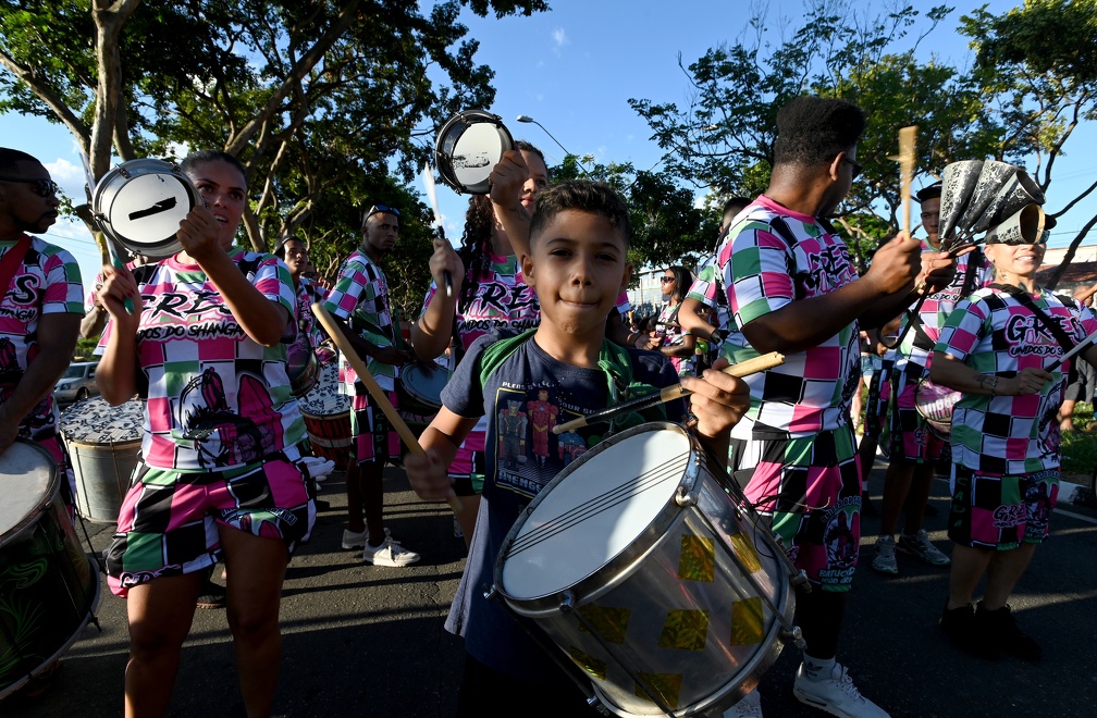 Carlos Bassan Bateria do Unidos do Shangai animou a folia no CarnaDICs