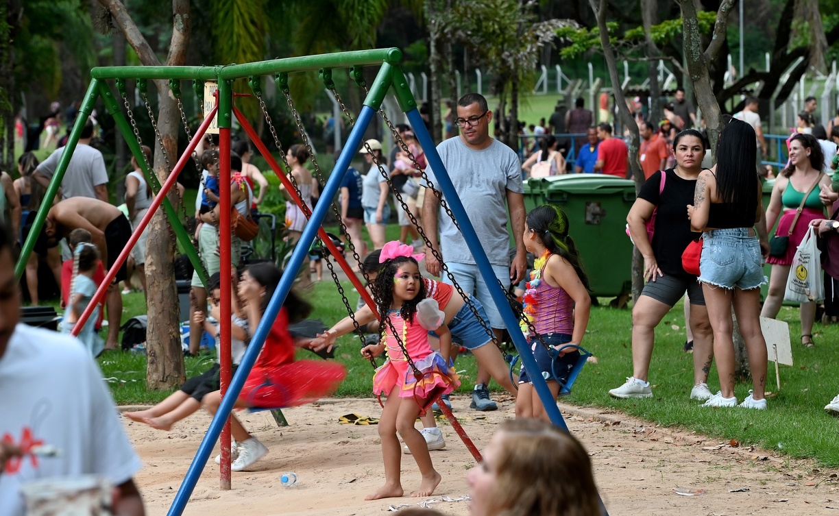 Circo Além da Lona garantiu a farra da criançada na Pedreira do Chapadão