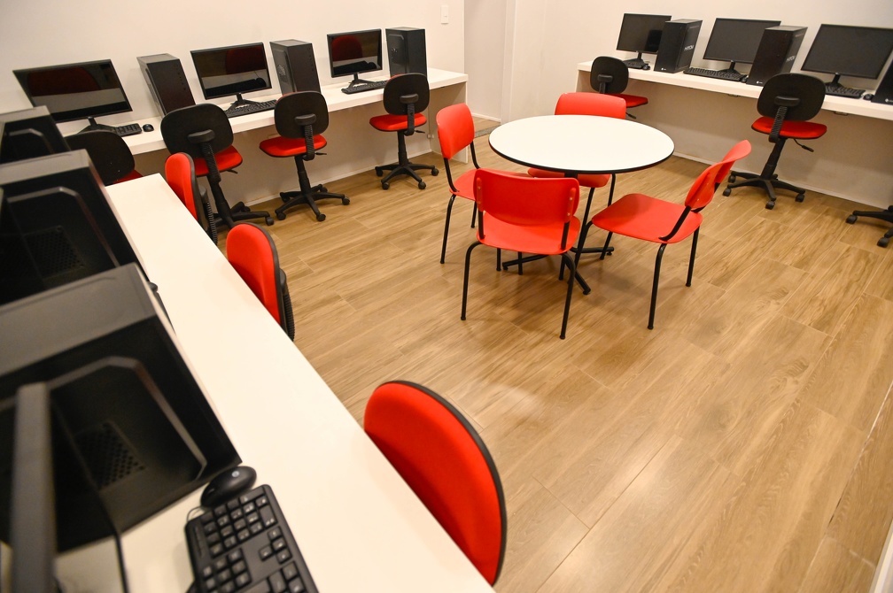 Jovens abrigados também terão sala de informática para atividades