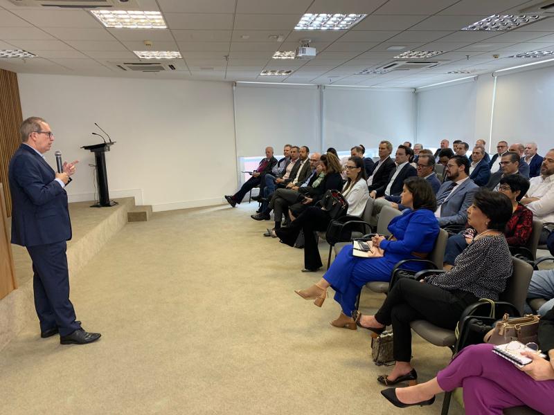 Cerca de 50 pessoas participaram do encontro nesta terça-feira