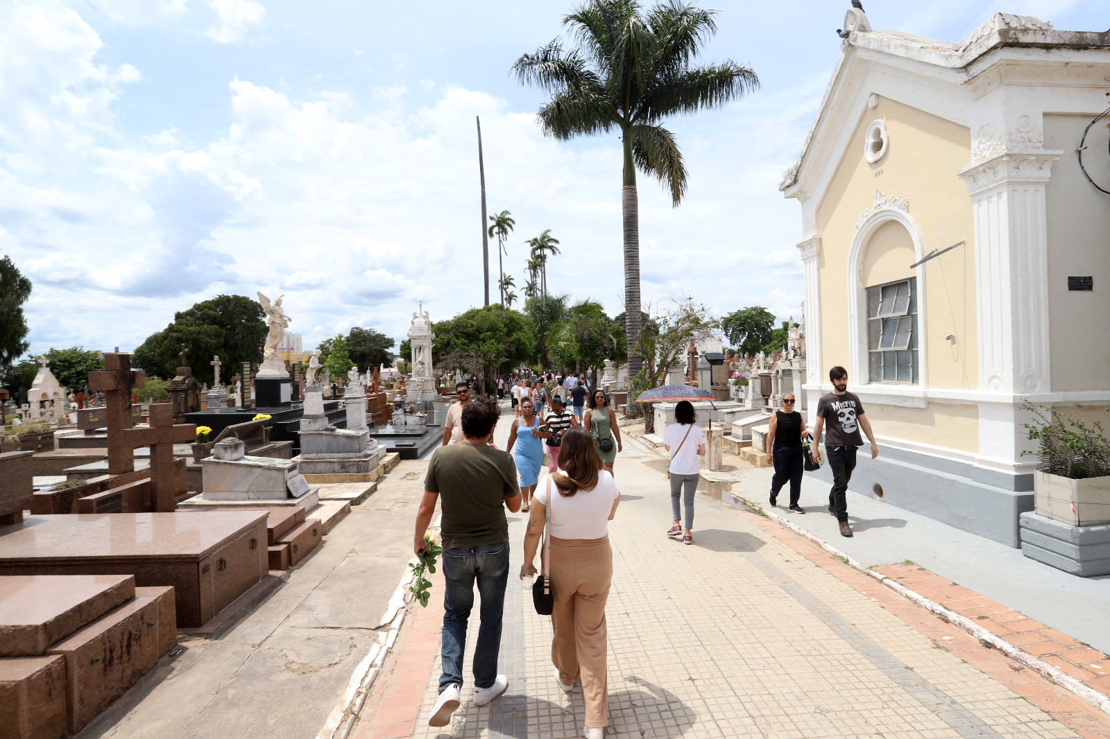 Cemitério da Saudade: 25 mil pessoas estiveram no local apenas neste sábado, 2 de novembro