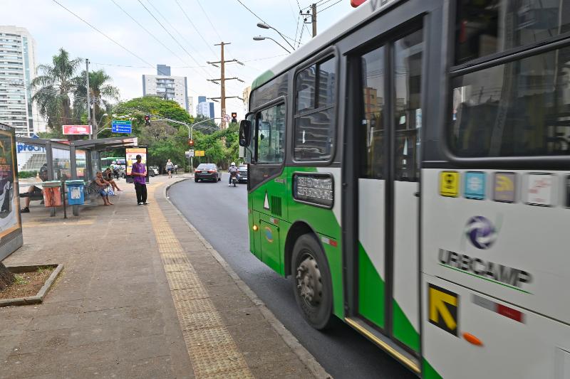 Serviço mais profundo foi na faixa de circulação dos ônibus