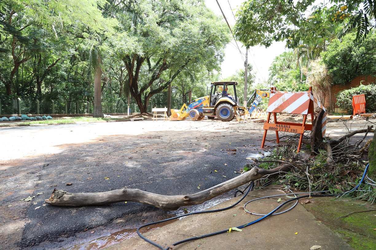 Equipes estão providenciando desobstrução de vias e serviços de limpeza geral