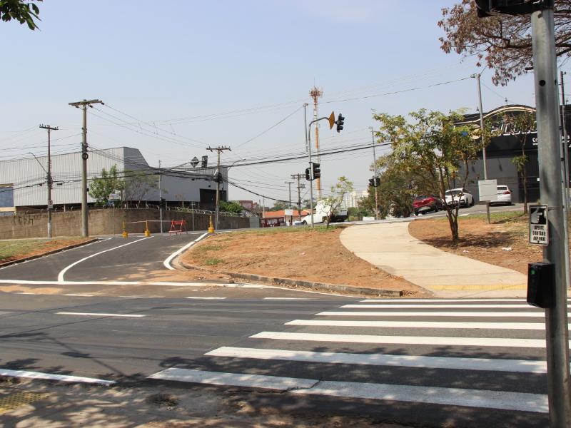 Cruzamento da avenida Presidente Juscelino com a rua Bragança Paulista fica no Jardim Novo Campos Elíseos