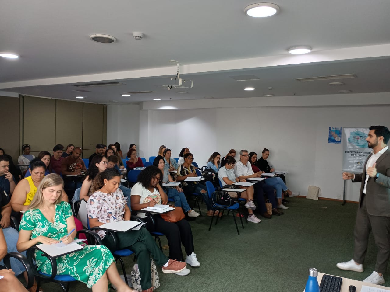 Curso mostra que gerenciar com propriedade os recursos financeiros traz alivio do estresse, autoestima e melhora no relacionamento familiar