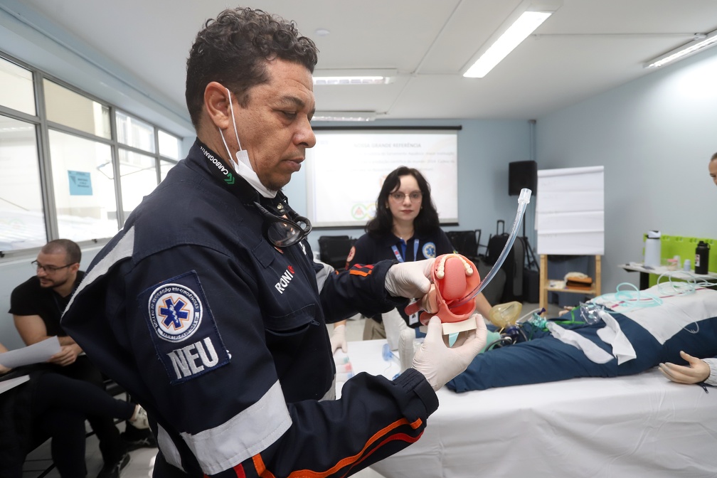 Com cursos teóricos e práticos, o NEU prepara profissionais para atuar com segurança e eficiência nas emergências