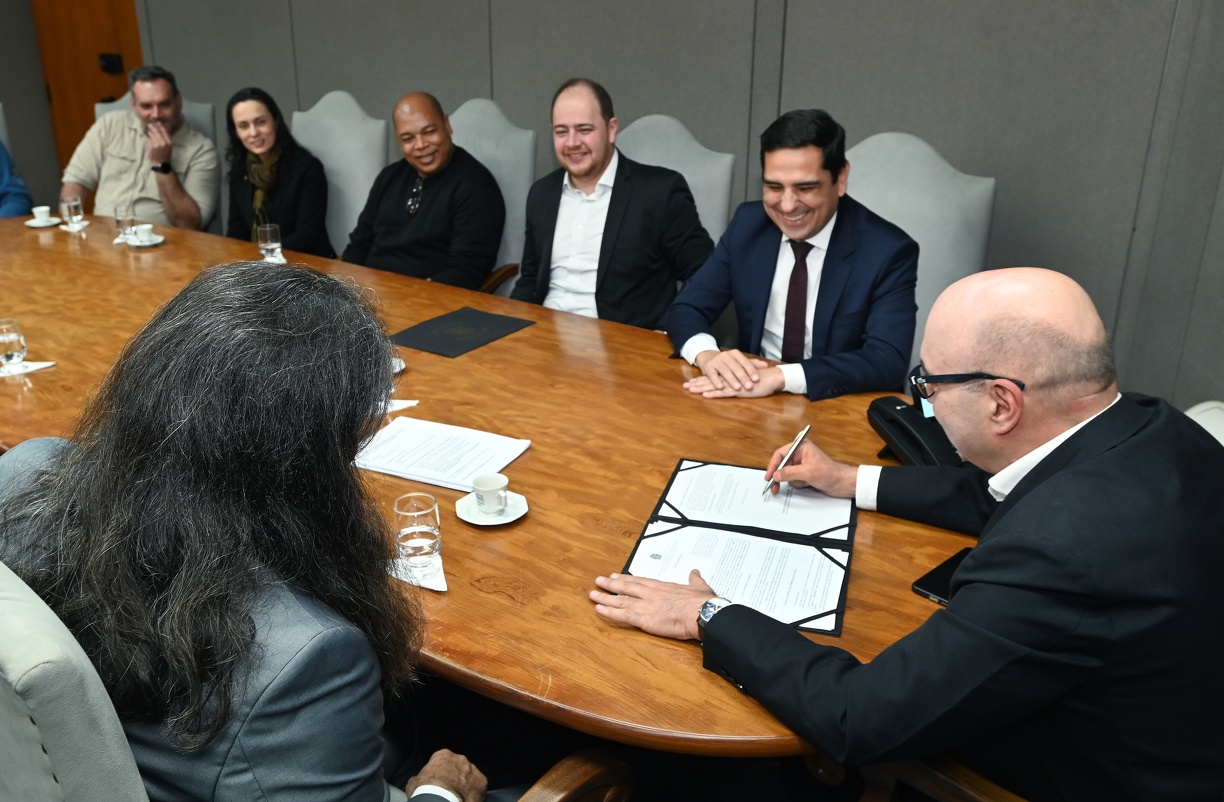 Carlos Bassan Prefeito assinou o termo de cooperação técnica