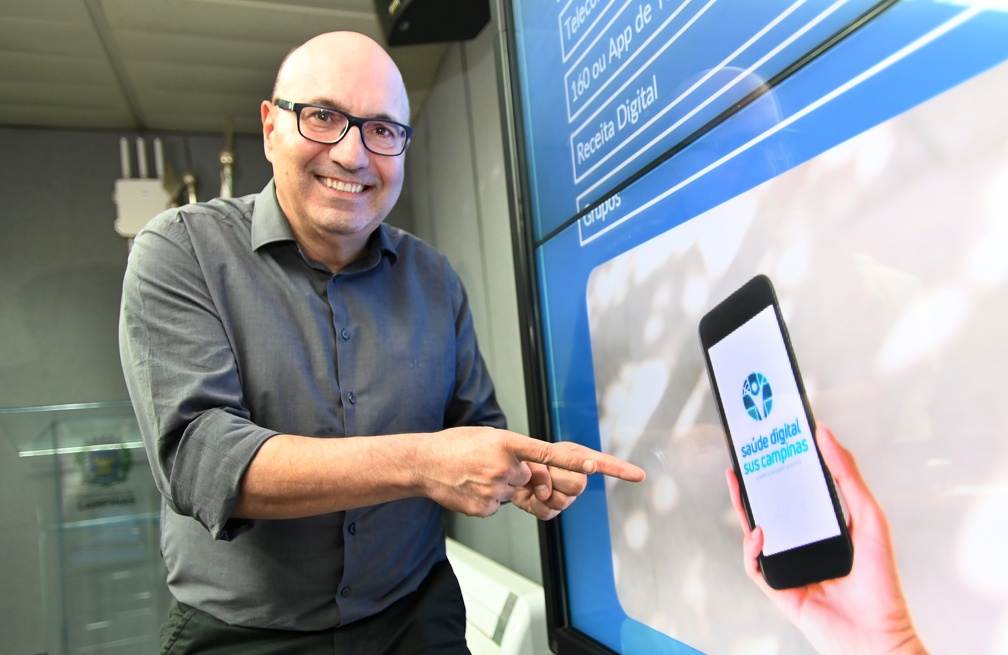 Arquivo/PMC Dário mostra logo da saúde digital de Campinas: prefeito vai à Estônia para troca de informações sobre digitalização de serviços