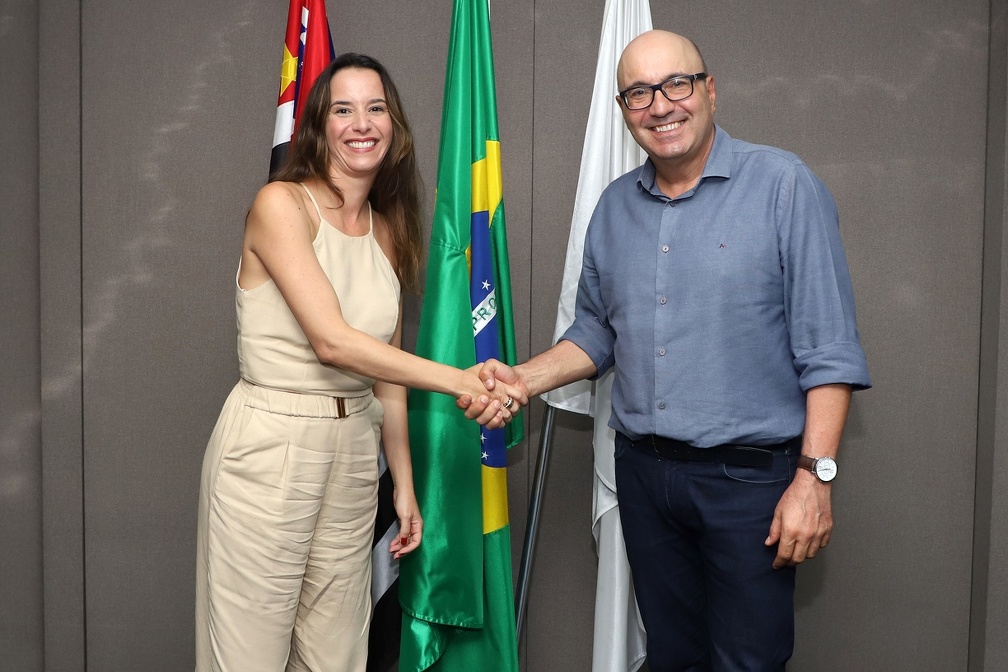 Giselle Normanha com o prefeito Dário Saadi: ela tem 20 anos de carreira na Emdec