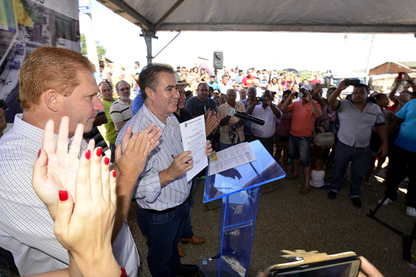 Prefeito assina ordem de serviço para início das obras