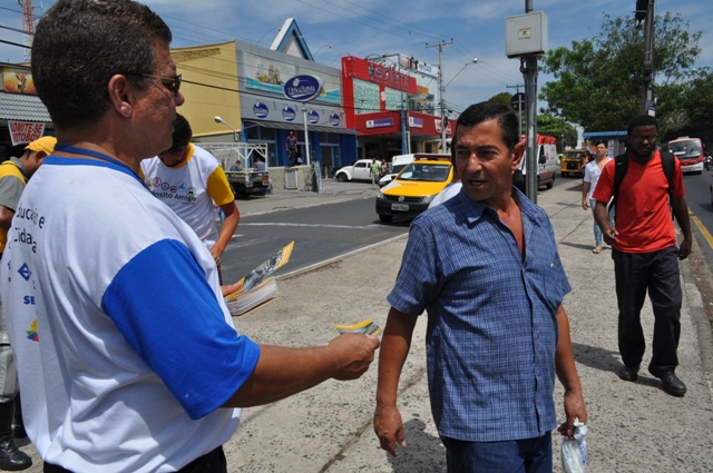 Ação se completa com panfletos informativos