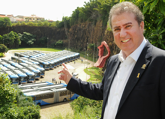 Jonas mostra os novos ônbus