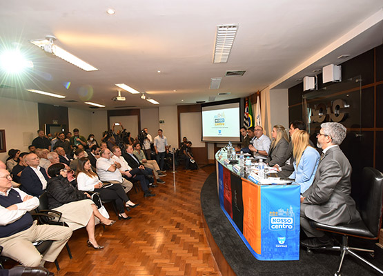 Encontro reuniu secretários, conselhos municipais e entidades