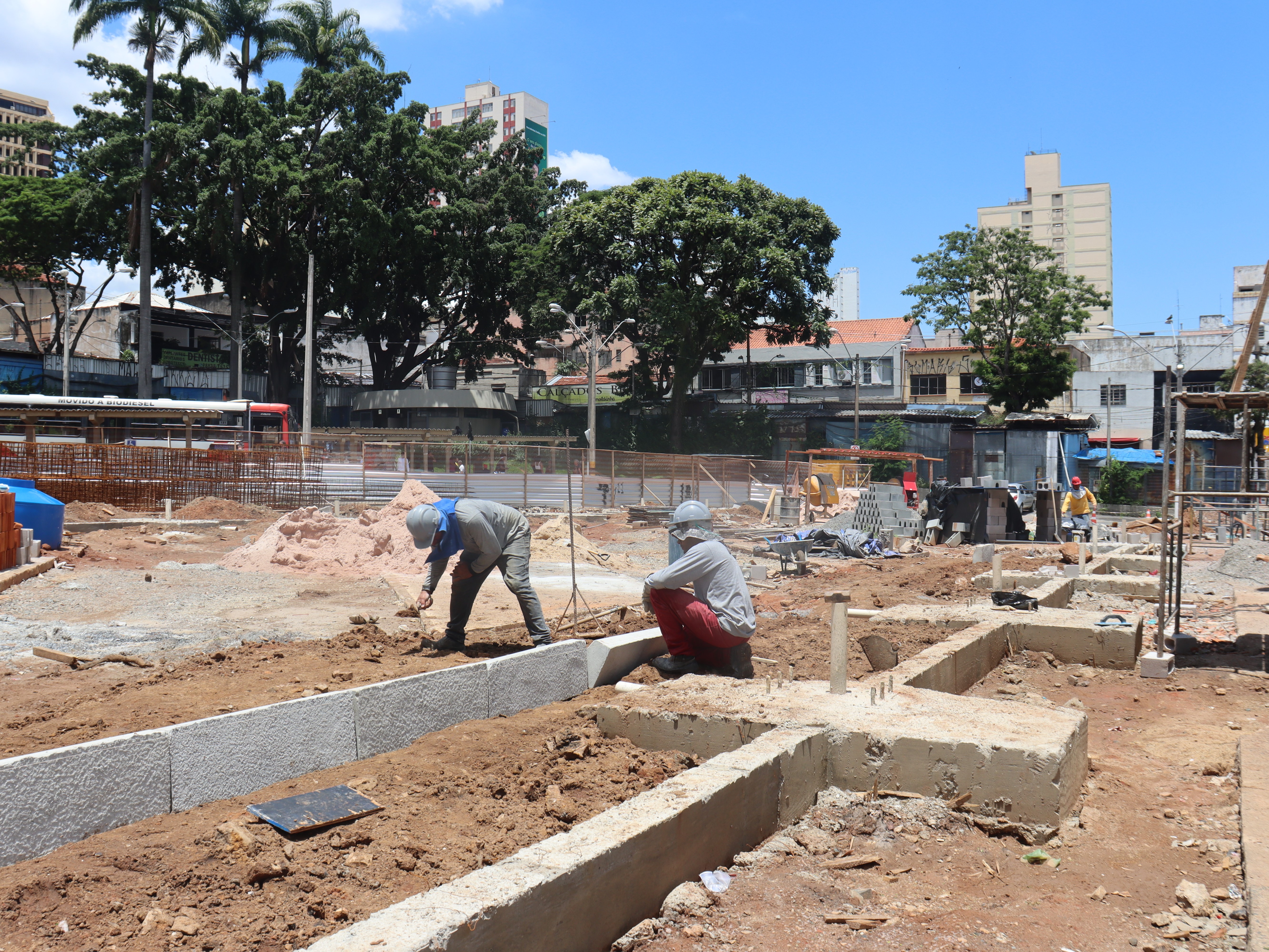 Reformas no Terminal Mercado: para informar usuário, faixas foram fixadas no terminal e folhetos serão distribuídos