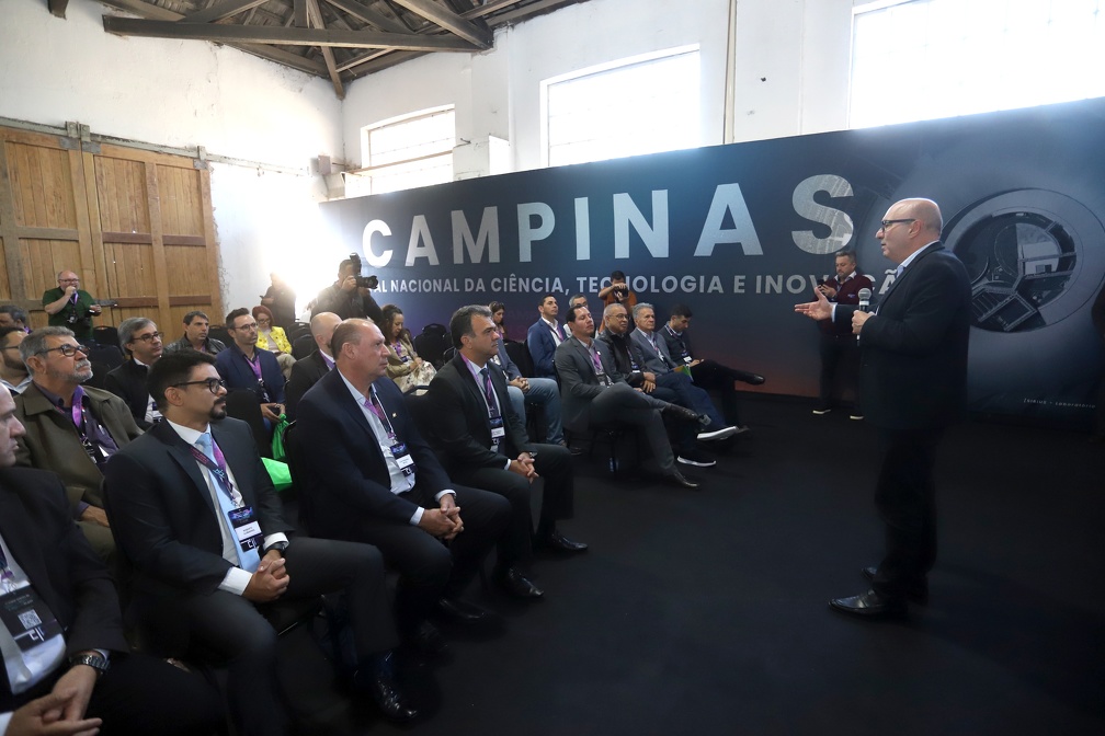 Fernanda Sunega O prefeito Dário Saadi durante reunião com prefeitos da RMC no Campinas Innovation Week