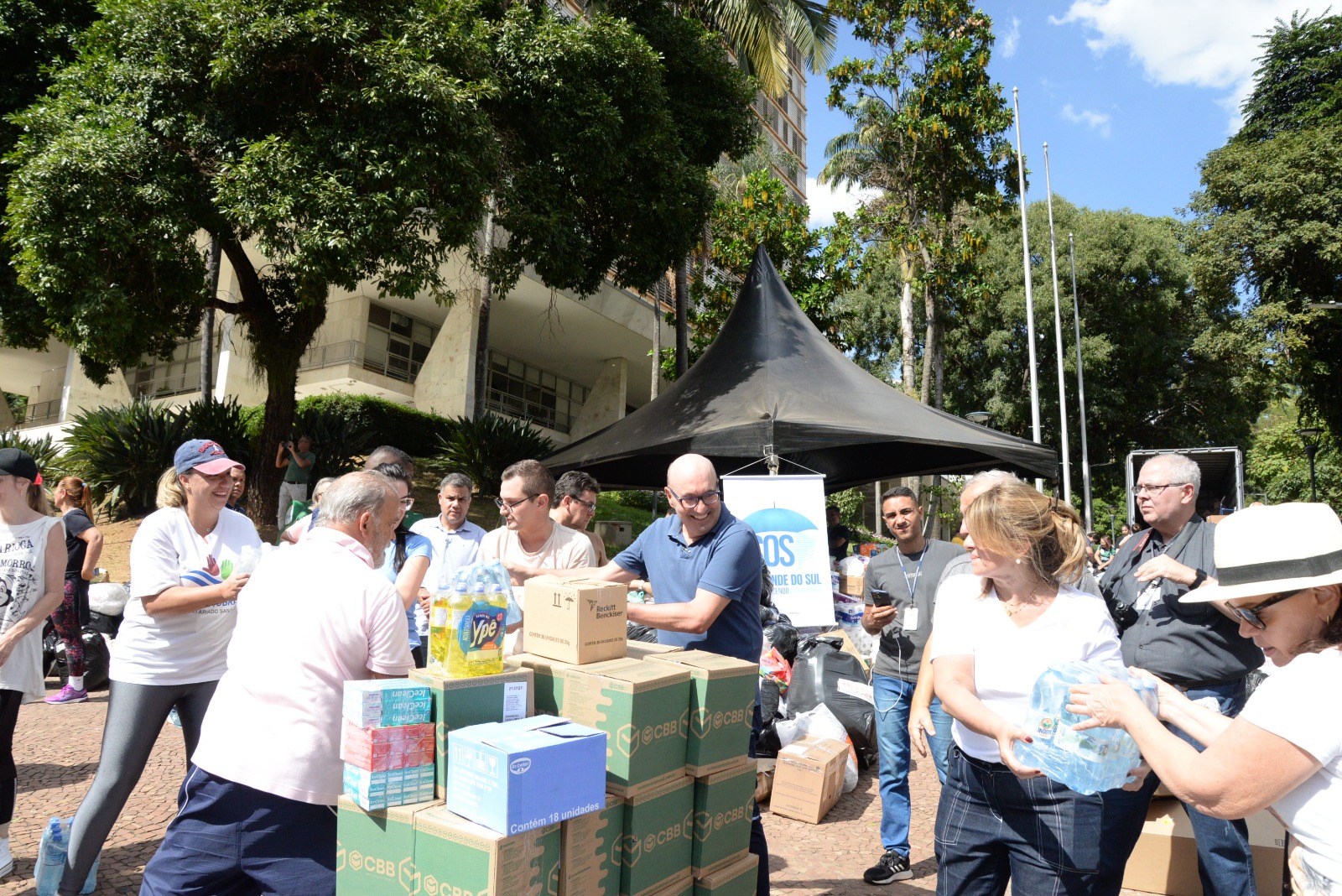 Prefeito Dário Saadi participou do mutirão no Paço